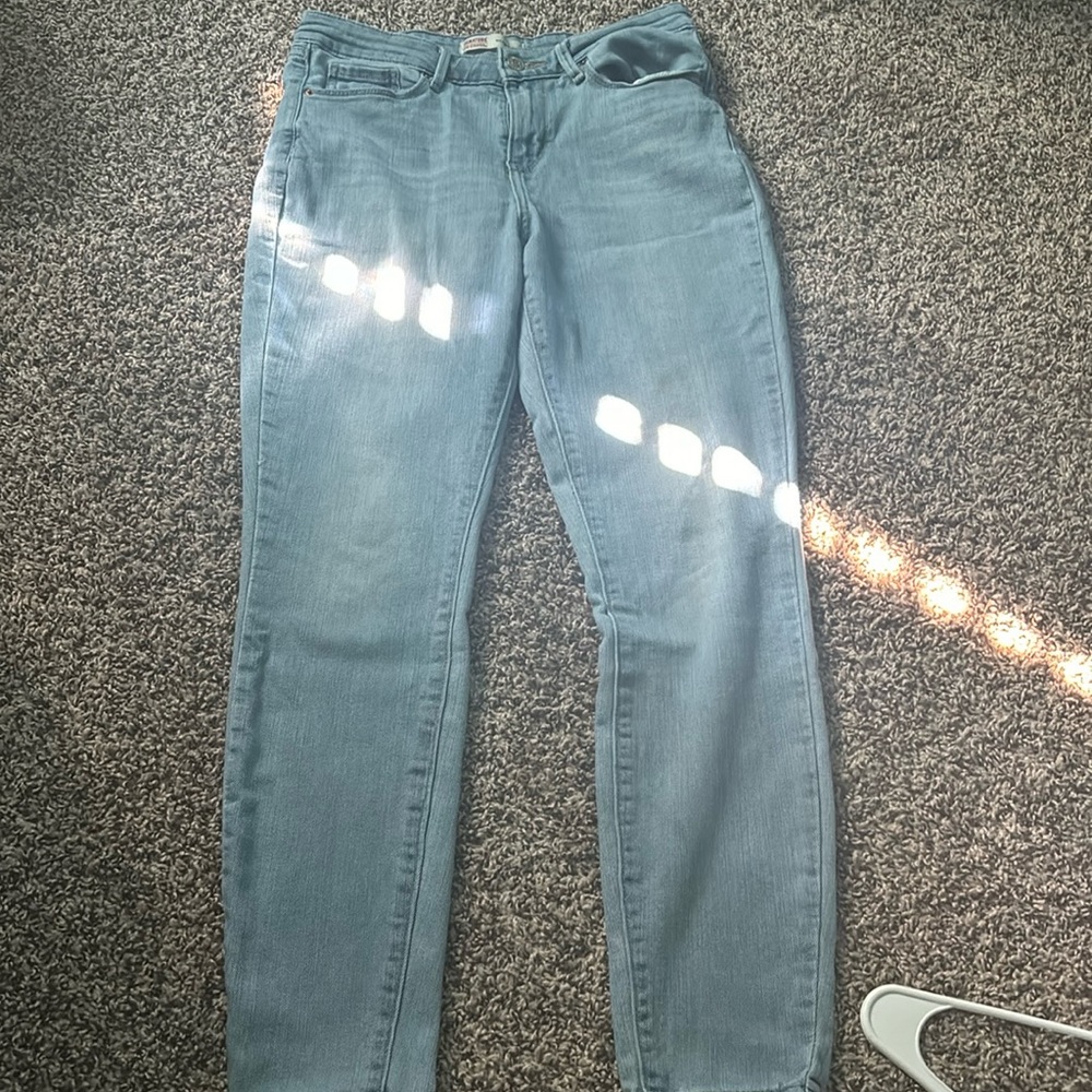 Women’s Levi jeans